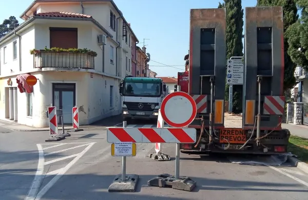 Odsek Bazoviške ulice je bil nedostopen od sredine  septembra do 
začetka  novembra, potem  pa še prejšnji teden.   