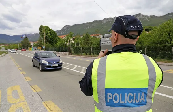 Policisti za jutri napovedujejo maraton nadzora hitrosti.