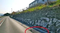 Jelinčič priznava, da je v občini dosegel, da enega stebra  javne 
razsvetljave niso namestili. Z rdečim je označena lokacija, kjer je 
bil ta po projektu predviden.