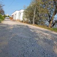 V koprski občini navajajo, da mora poškodbe na dostopni cesti 
sanirati Jelinčič, ta pa odgovarja, da je zanje kriv sosed Ayari.