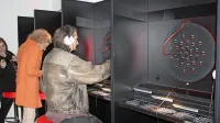 Obiskovalci lahko ob ogledu tajnih prostorov prisluhnejo tudi 
originalnim zvočnim zapisom prisluškovanj, sledenj in zaslišanj, ki 
jih hrani Arhiv RS, med drugim tudi zaslišanju Edvarda Kocbeka. 