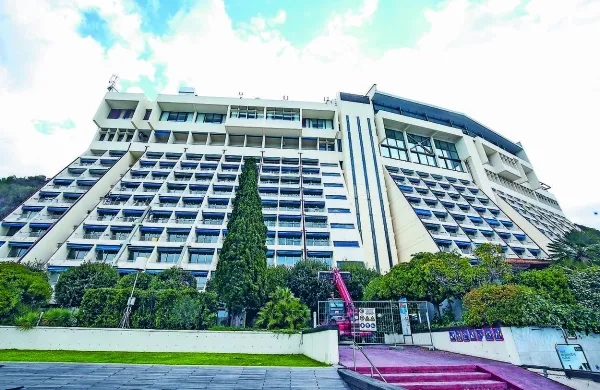 Hoteli Bernardin tožijo Čedomila Vojniča in Stanislava Valanta 
zaradi posojila, ki ga je hotelska družba dala družbi Daimond in ga 
ni dobila vrnjenega. 