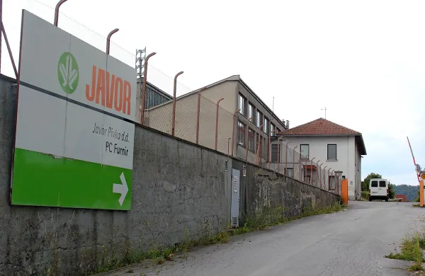 Stečajni postopek Javor Furnirja se je končal brez razdelitve 
upnikom, saj premoženja ni bilo. 
