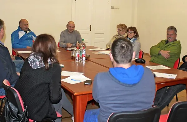 Predstavniki krajevnih skupnosti, na katere bi vplivala avtocesta proti Jelšanam z odcepom pri Hruševju, predlogu  nasprotujejo.

