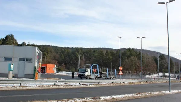 Država nadaljuje postopke za vzpostavitev registracijskega centra na mejnem prehodu Jelšane.