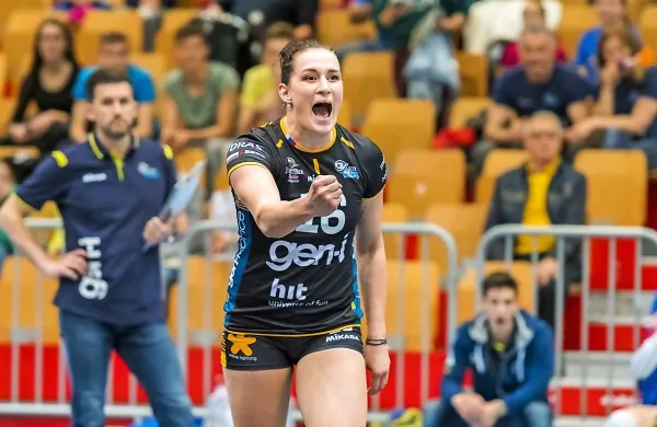 Reprezentantka Tina Grudina je ena nosilk igre Gen-I Volleyja
