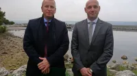 Okoljski minister Simon Zajc (desno) in direktor direktorata za 
vode Tomaž Prohinar