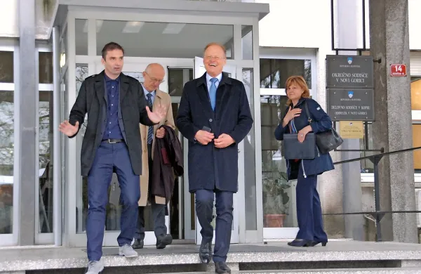 Novogoriški župan Klemen Miklavič in direktor družbe Riko Janez 
Škrabec sta bila po podpisu sodne poravnave zadovoljna.