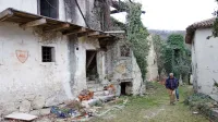 Pri snemanju  promocijskega videa obnove Slapnika investitorji 
niso imeli soglasja zavoda za varstvo kulturne dediščine. “Za 
obnovo ga bomo zagotovo imeli,” zatrjujejo. 