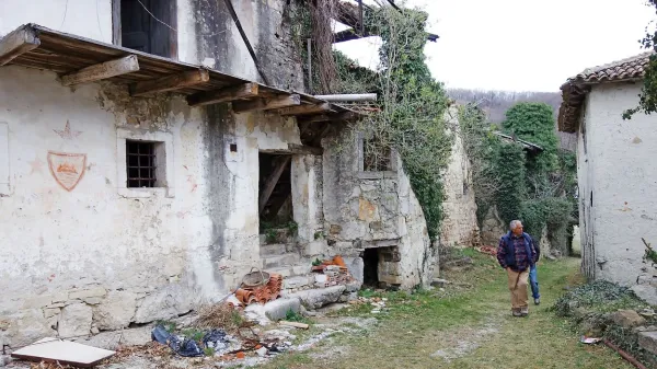 Pri snemanju  promocijskega videa obnove Slapnika investitorji 
niso imeli soglasja zavoda za varstvo kulturne dediščine. “Za 
obnovo ga bomo zagotovo imeli,” zatrjujejo. 
