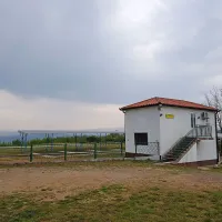  Lovska zveza  Koper namerava naravovarstveni izobraževalni 
center umestiti na lokacijo strelišča v Srgaših pod Šmarjami.