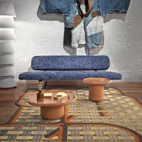 Retro barvna sestavljanka, pa še krpanka iz džinsa za povrh, 
simpatična scenografija Moooi v Milanu