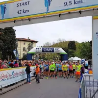 V cilj sta prva pritekla lanskoletna zmagovalca