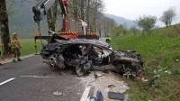 Šele kasnejši podrobnejši pogled je razkril, da se je četverica proti 
Kobaridu  vozila v črnem audiju A6.