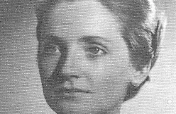 Kostumografka Marija Vidau, ki je za umetniške dosežke že prejela 
nagrado Prešernovega sklada leta 1984, ni bila nikoli posebej 
naklonjena poziranju pred fotografi, zato objavljamo arhivsko 
fotografijo.