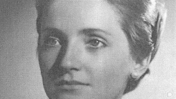 Kostumografka Marija Vidau, ki je za umetniške dosežke že prejela 
nagrado Prešernovega sklada leta 1984, ni bila nikoli posebej 
naklonjena poziranju pred fotografi, zato objavljamo arhivsko 
fotografijo.