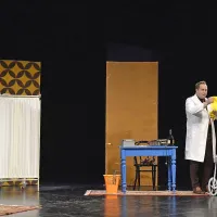 Občinstvo si je v nedeljo ogledalo še izbrano predstavo Kaj je videl 
batler? dramske skupine iz Grgarja.