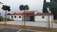 Novo parkirišče in obnovljena mrliška vežica, za katero so tudi 
novi grobni prostori.