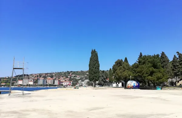 Metropolova plaža je najbolj zanemarjen del portoroške obale.