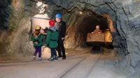 Legendarni vodnik, prej rudar Jože Pavšič, zna pritegniti vse 
obiskovalce turističnega rudnika.