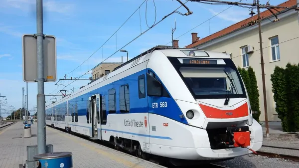 Vlak med Opčinami in Ljubljano vozi šestkrat na dan.