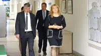Ministra Rudija Medveda (levo)  s sodelavci je včeraj na upravni 
enoti gostila v.d. načelnice Tanja Kralj. 