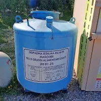 V Izoli so zbiralnike za odpadna jedilna olja in maščobe namestili  
na osmih ekoloških otokih.