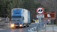 Prebivalci ilirskobistriške občine se dušijo v tovornem prometu in 
že leta prosijo za avtocesto, a se jim ta vedno znova odmika.