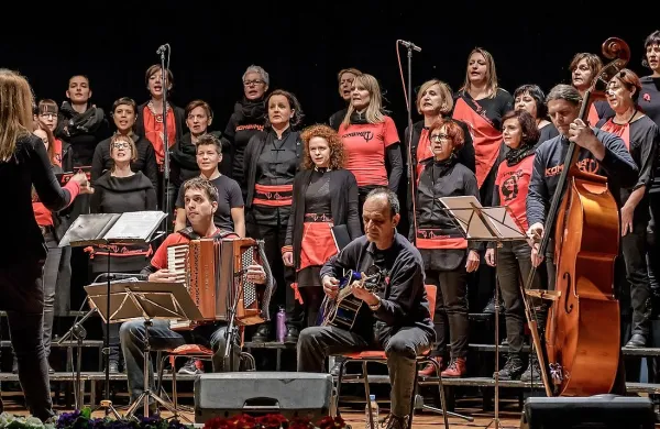 Dobrodelni Kombinat se vrača v Pivko