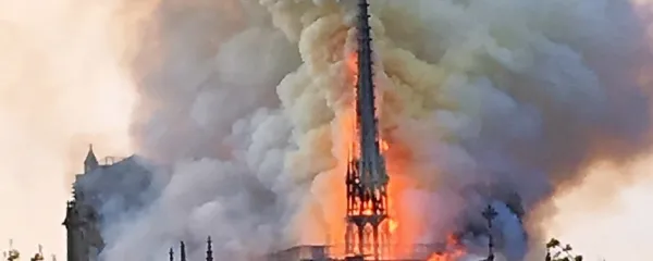 V ponedeljek, 15. aprila 2019, je ob 18.43 izbruhnil silovit požar v ostrešju notredamske cerkve Parizu.