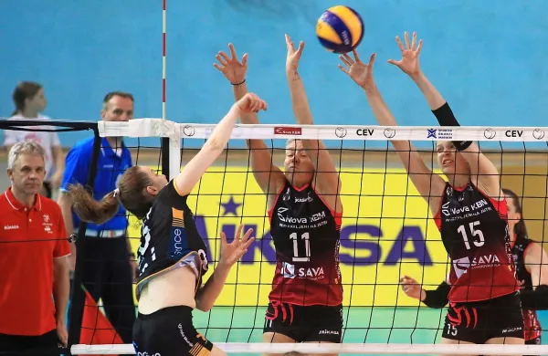 Pia Blažič (Gen-I Volley, v napadu) je bila najboljša igralka zadnjih 
dveh finalnih tekem.  