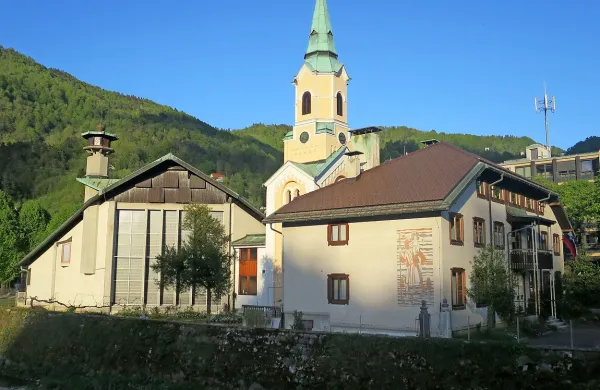50. obletnica minimalistično modernistične cerkve sv. Jožefa 
Delavca v Idriji.