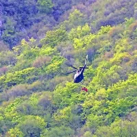 Tik nad tlemi odprl rezervno padalo