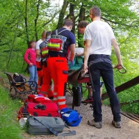  Tolminski gorski reševalci so v sredo pomagali   občanu, ki ga je na 
Kozlovem robu nad Tolminom obšla slabost