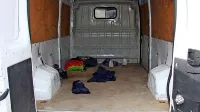 Policisti so pri Krvavem Potoku ustavili kombi, poln  prebežnikov.