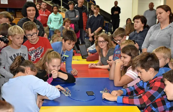 Na taboru robotike so v okviru partnerstva za kadre mladim približevali  deficitarne poklice. 