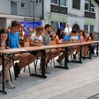 V okviru projekta Networld, povezanim s prvo svetovno vojno, so 
mladi iz več držav poleti v Kobaridu podpisali partnerstvo za 
mir. 