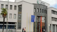 Stavbo v Rožni Dolini bodo obnovili in energetsko sanirali. 