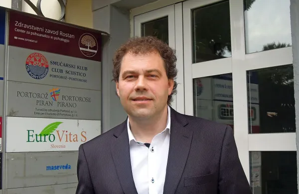 Obakrat se je prijavil  dosedanji direktor Alen Radojkovič.