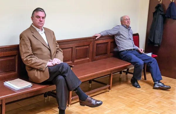 Na koprskem okrožnem sodišču se je  začelo ponovno sojenje 
Antonu Možetu (levo) zaradi pretepa, v katerem je bil udeležen 
tudi Milan Martinčič (desno), proti kateremu pa je tožilstvo že na 
prvem sojenju umaknilo obtožbo.   