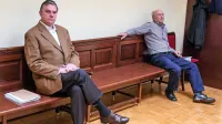 Na koprskem okrožnem sodišču se je  začelo ponovno sojenje 
Antonu Možetu (levo) zaradi pretepa, v katerem je bil udeležen 
tudi Milan Martinčič (desno), proti kateremu pa je tožilstvo že na 
prvem sojenju umaknilo obtožbo.   