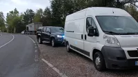 Policisti so včeraj zgodaj zjutraj v Podgorju ustavili kombi, v katerem je bilo 16 ilegalnih prebežnikov.

