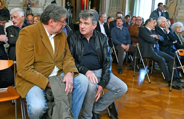 Nekdanji predsednik Odbora za varstvo človekovih pravic Igor Bavčar (levo) in nekdanji predsednik republiške konference Zveze socialistične mladine 
Slovenije (RK ZSMS) Jožef Školč.

