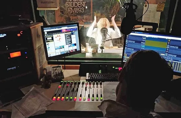 Radio Študent je najstarejši evropski študentski radio, ki so ga 
ustanovili tudi zato, da bi umiril odmev študentskih protestov.