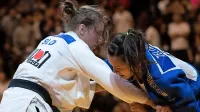 Andreja Leški (levo) se bori za olimpijsko vozovnico.