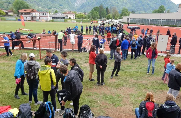  Specialna olimpijada je udeležence povezala v tekmovalnosti in 
veselju. 