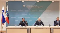 Dogajanje, povezano s sredino ugrabitvijo in migrantsko problematiko, so danes na generalni policijski upravi predstavili (z 
leve) Peter Skerbiš, Jože Senica in Tomaž Peršolja.
