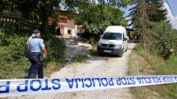 Ob hiši umorjenih zakoncev pod Krkavčami so se očitno dogajala 
nasilna dejanja že dolgo pred lanskim grozovitim umorom.