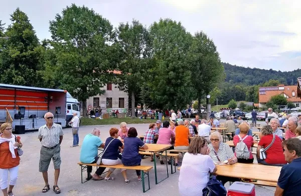 Na Lokvah je vse več prireditev z veliko obiskovalci, zato si domačini želijo urejenega središča vasi. 