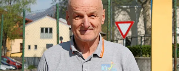 Stojan Maurič  je pri skoraj 64 letih z oranžno žogo neločljivo povezan še danes.